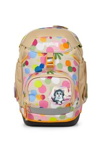 Lo zaino colorato presenta una base beige con grandi pois multicolori, una tasca frontale con un design di gattino e dettagli arancioni.