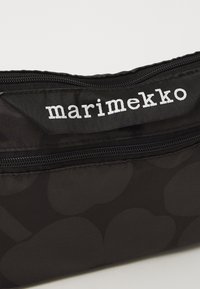 Marimekko NEAT CROSSBODY UNIKKO - Torba preko tijela - dark grey