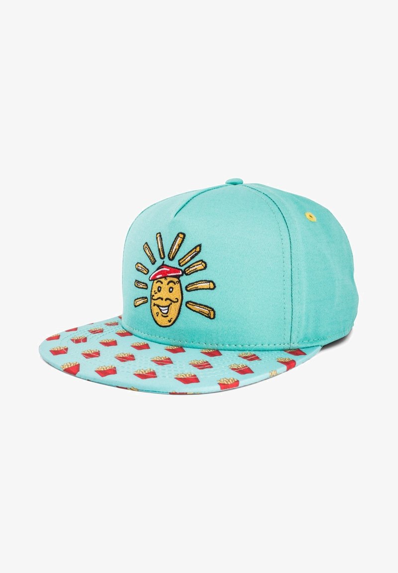 Tirkīza baseball cepure ar izšūtu smaidīgu kartupeļu tēlu un saules stariem; rakstainais vizors, kas rotāts ar sarkaniem kartupeļu frī iepakojumos.