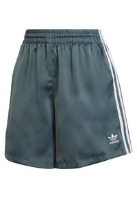 Gröna sportshorts med en slät, glänsande yta, med vita sidolister och en broderad logotyp på nedersta vänstra sidan.