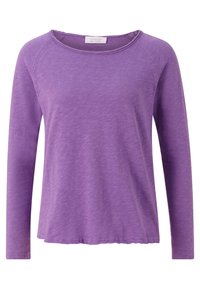 Lila Langarm-T-Shirt mit rundem Halsausschnitt, aus weichem Stoff gefertigt. Verfügt über eine lockere Passform und einen rohen Saum.