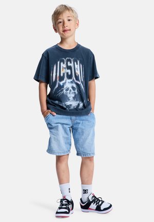 - T-shirt z nadrukiem