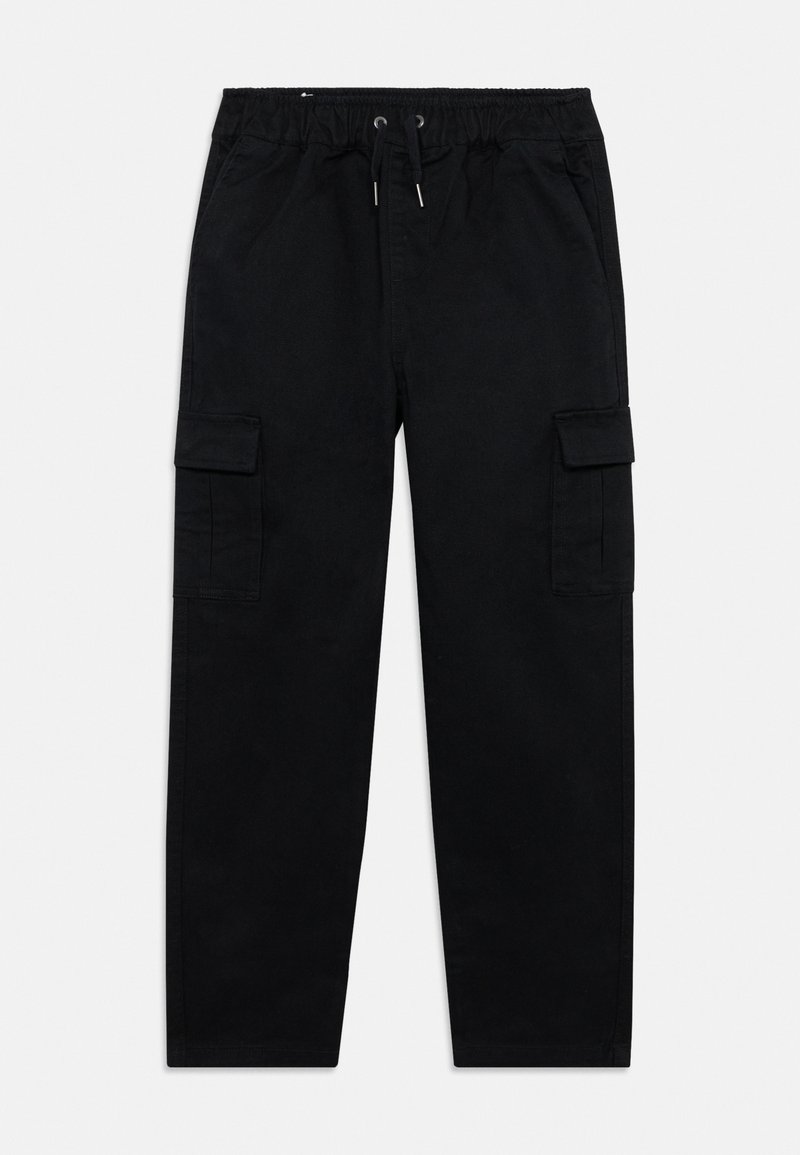 Pantalons cargo noirs avec ceinture élastique, cordon de serrage, poches latérales et poches à rabat sur les cuisses, posés à plat sur un fond blanc.