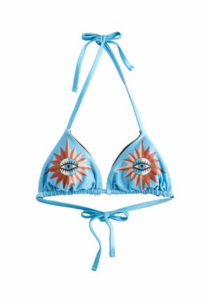 Hellblauer Bikinioberteil mit Neckholder-Bändern, versehen mit Sonnenmotiven mit zentralen Augen auf jedem Cup und einer Schnürung am Rücken.