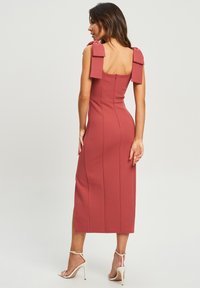 CHANCERY PRESLEY - Pouzdrové šaty - dusty rose