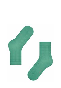 Groene gestreepte sokken met een plat gebreid design, voorzien van een rasterstructuur en een versterkte teen, gelabeld met de merknaam "FALKE" in het roze.