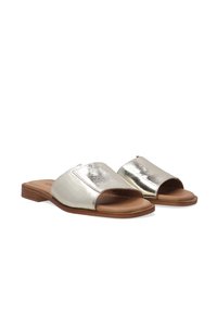 Metallisk sølv slide-sandaler med en glat overflade og åben tå-design. Har en flad træsål og en minimalistisk stil.