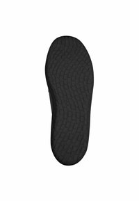 Suola di scarpa in gomma nera con un motivo a battistrada testurizzato, caratterizzata da forme rettangolari sollevate e una leggera curvatura sul tallone.