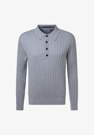 Grauer, gerippter Polo-Pullover mit langen Ärmeln, vier schwarzen Knöpfen und spitzen Kragen, vor einem weißen Hintergrund präsentiert.