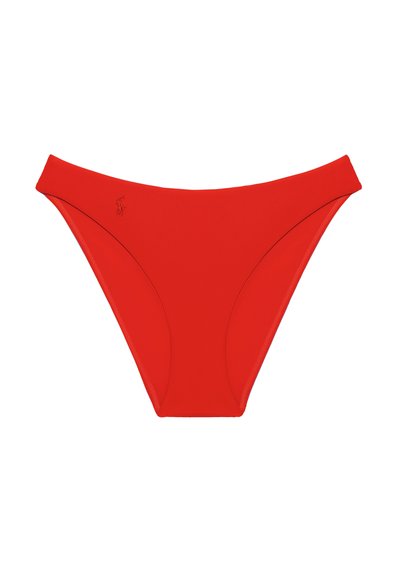 Chilot de bikini roșu cu design cu picior decupat înalt și broderie discretă a logo-ului pe partea stângă, prezentat pe un fundal alb.