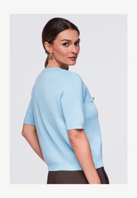 Non sélectionné, blue