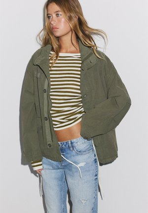 Stradivarius, CROPPED OVERSIZE JACKET - Veste légère - khaki
