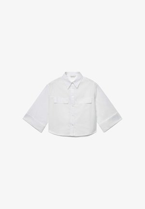 White cropped shirt made of cotton, featuring long sleeves, a button-up front, and two chest pockets. Smooth texture with a classic collar.