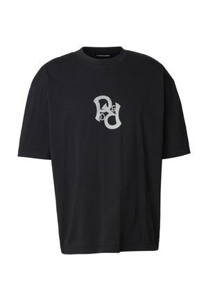 Černé bavlněné tričko s bílým grafickým logem na přední straně. Má volný střih, krátké rukávy a kulatý výstřih.