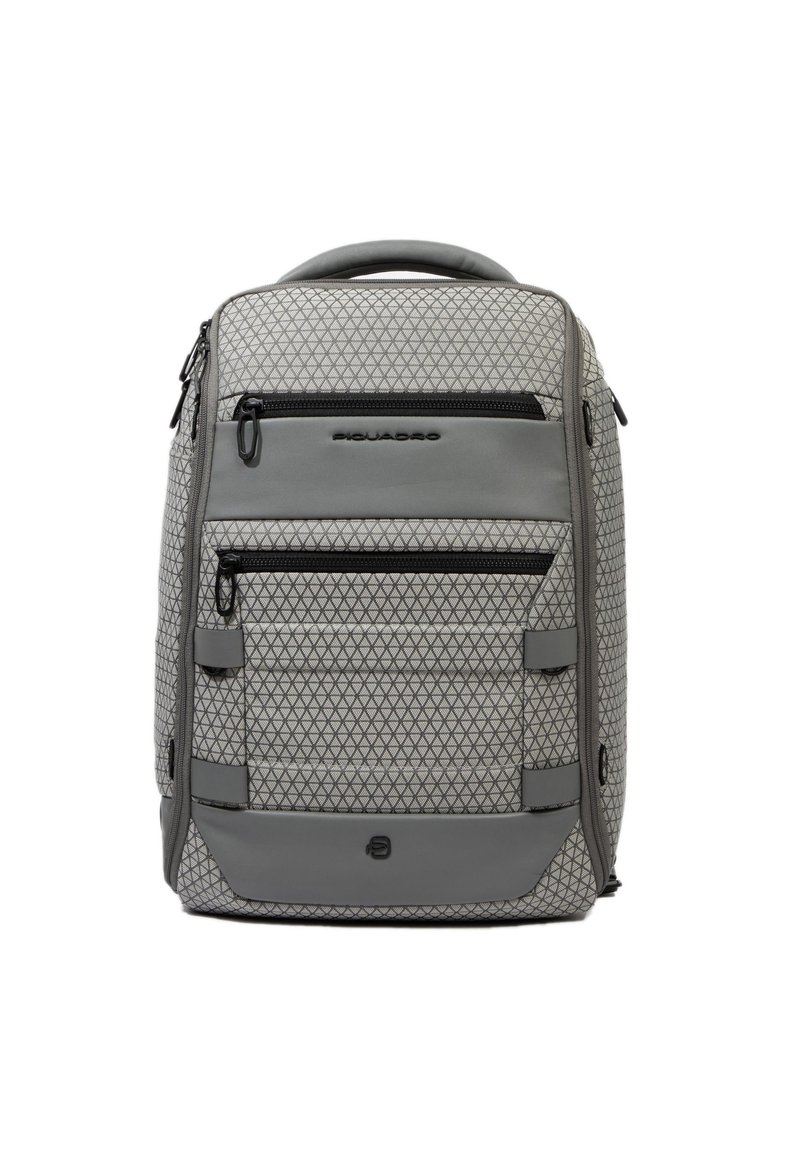 Zaino grigio con motivo geometrico, molteplici tasche con cerniera, fondo rinforzato, pannelli lavorati e manico imbottito.