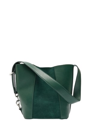 Zielona skórzana i zamszowa torebka o strukturalnym kształcie, z regulowanym paskiem i widocznymi detalami szwów. Idealna do użytku na co dzień lub na formalne okazje.