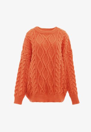 Oranje kabelbreisweater met een ronde halslijn, textuurpatronen en geribde mouwen en onderkant. Zacht, chunky garen voegt warmte en diepte toe.