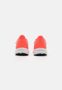 ASICS JOLT 4 UNISEX - Chaussures de running sur route - sunrise red/white