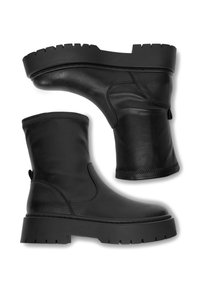 Melni potītes zābaki izgatavoti no ādas ar masīvu, teksturētu gumijas zoli. Ievērojama apaļa purngalu forma un minimālas šuvju detaļas.