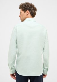 Eterna LINEN SHIRT - SLIM FIT - Camicia elegante - lime