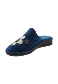 Pantofole blu pelose con un design floreale in leggeri accenti metallici, forma arrotondata e suola in gomma nera per trazione e comfort.