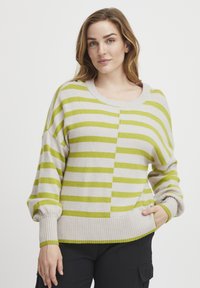 Gestreifter Pullover in Beige- und Limettengrün, mit runden Ausschnitt und gerippten Bündchen und Saum. Weiches Strickmaterial, lockere Passform.