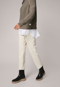 comma casual identity Sweter