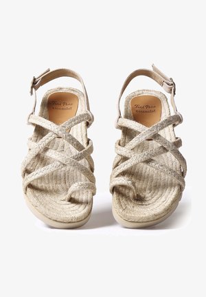 Sandales en corde beige avec des brides croisées, une boucle à la cheville et une semelle coussinée, portant l'étiquette "Toni Pons essentiel", vues de dessus.