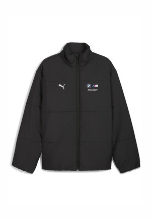 Sort pufferjakke med høj krave, lynlås fortil og hvide Puma- og BMW Motorsport-logoer på brystet, med vandret quiltet design.
