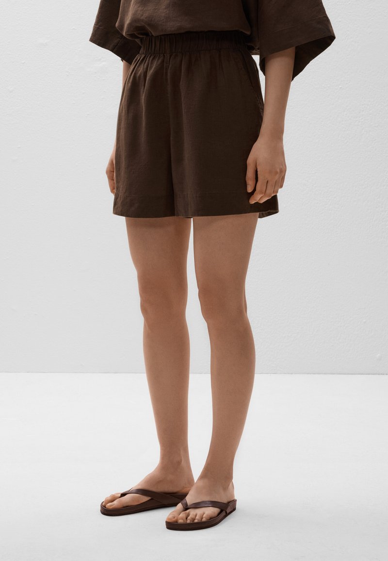 OYSHO - LINEN BERMUDA - Shorts - brown, Vergrößern