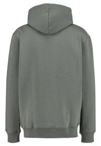 Felpa con cappuccio di colore verde oliva, realizzata in tessuto morbido. Presenta una vestibilità ampia, polsini e orlo a costine, con una texture liscia e senza motivi visibili.