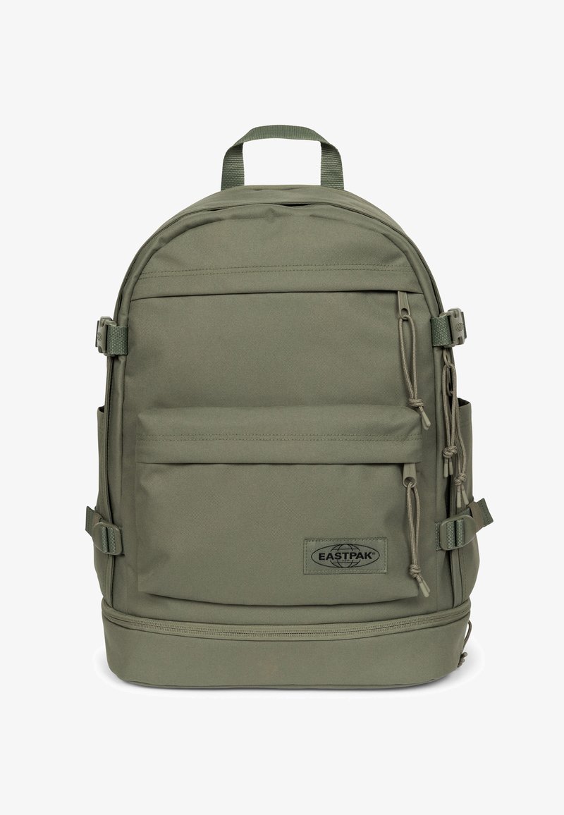 Zaino Eastpak verde con tessuto texturizzato, una tasca frontale, spallacci regolabili e maniglia superiore. Presenta un logo e una zip sicura.