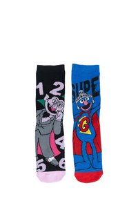 Calzini colorati con due design: un lato nero con un personaggio dei cartoni animati e numeri, l'altro lato blu con un personaggio supereroe e testo.