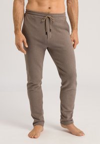 Bruine drawstring broek gemaakt van zachte stof, met een slim fit ontwerp, elastische tailleband en een gladde textuur, met geribbelde enkels.