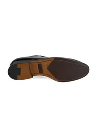 Semelle en cuir d'une chaussure habillée noire vue par le dessous, avec des détails cousus et une patin en caoutchouc.