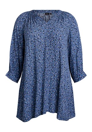 Modrá blúzka s tunikou s drobným bielo-modrým kvetinovým vzorom, trojštvrťovými rukávmi, výstrihom do V a nariaseným materiálom na ramenách a manžetách.