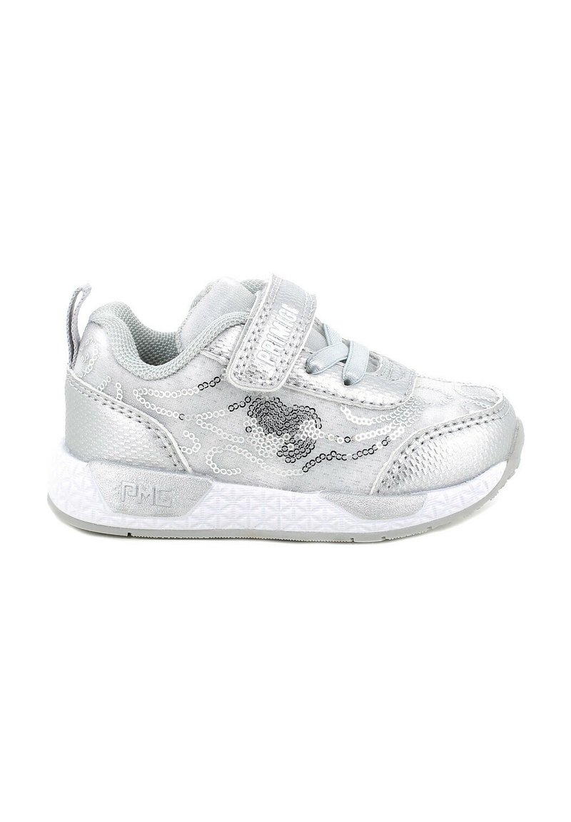 Sneaker argento realizzato in materiale sintetico, con dettagli in rete, design con paillettes, chiusura con lacci e cinturino regolabile. Presenta una suola bianca texturizzata.