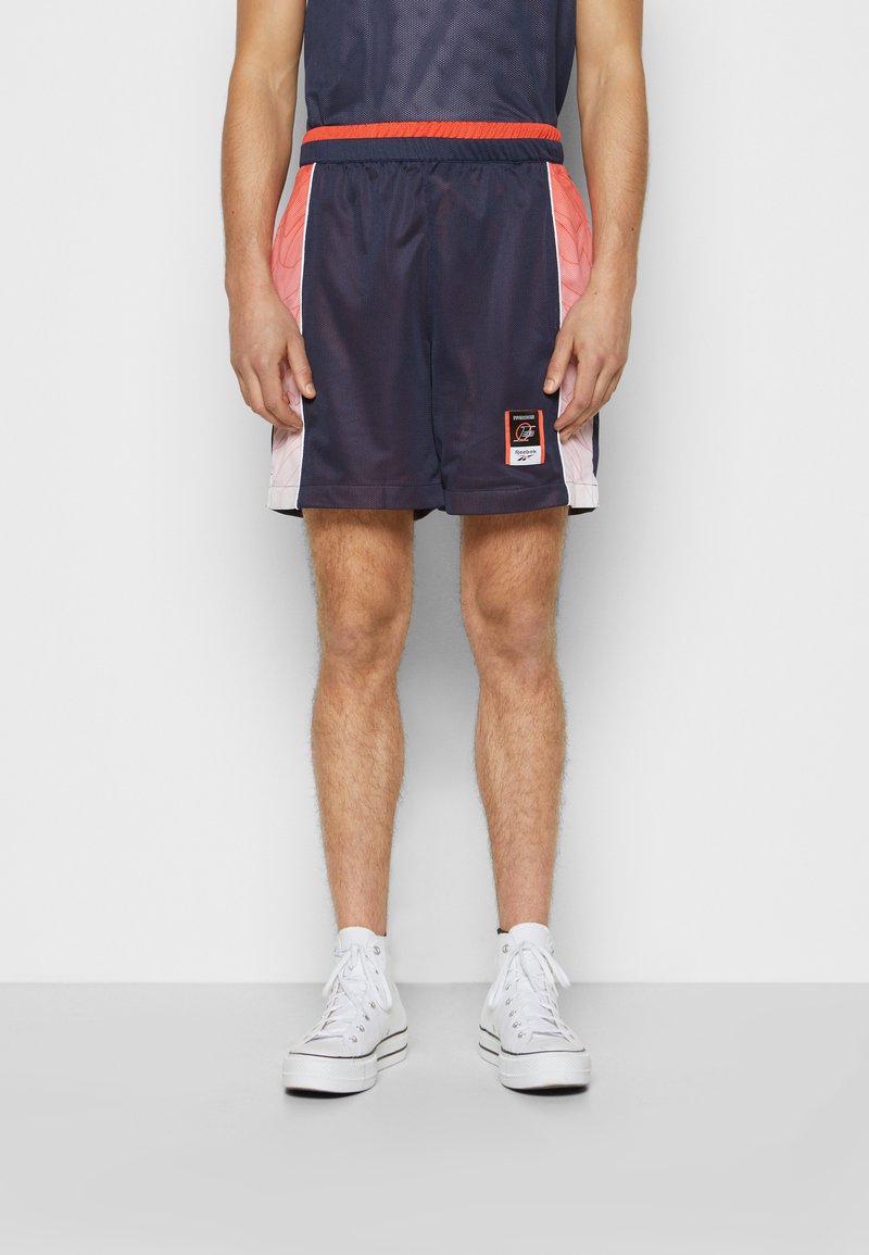Herren Trainingsanzüge | Reebok Classic IVERSON BALL Shorts vector navy/dunkelblau - FI68170 Herren Trainingsanzüge | Reebok Classic IVERSON BALL Shorts vector navy/dunkelblau - FI68170