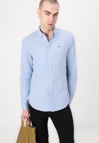 Tommy Jeans SLIM STRETCH OXFORD SHIRT - Shirt - blue