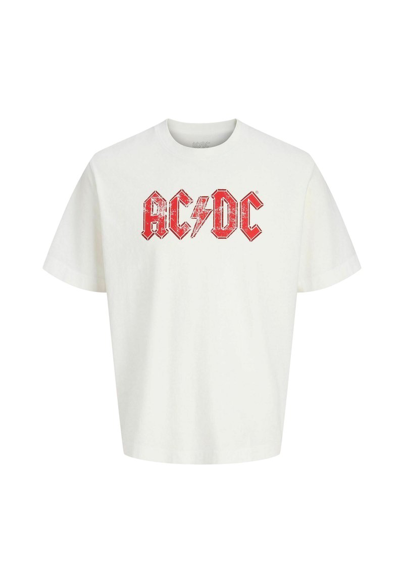 Hvid bomulds T-shirt med et slidtegn i rødt AC/DC logo med et lyn, rund hals og korte ærmer.