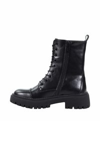 Czarne skórzane botki za kostkę z okrągłym noskiem, sznurowanym przodem, bocznym zamkiem błyskawicznym oraz grubą gumową podeszwą o żłobionej teksturze. Gładkie wykończenie.