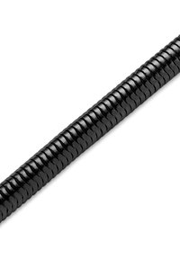 Svart spiral kabel med en teksturert design og jevnt fordelte ribbemønstre, laget av fleksibelt og slitesterkt materiale.