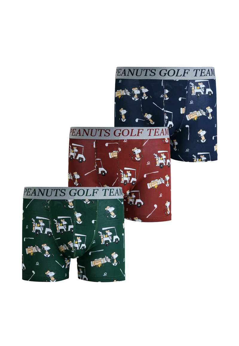 Tre par herrboxershorts i grönt, rött och marinblått med ett tryck "Peanuts Golf Team" med tecknade figurer och golfutrustning.