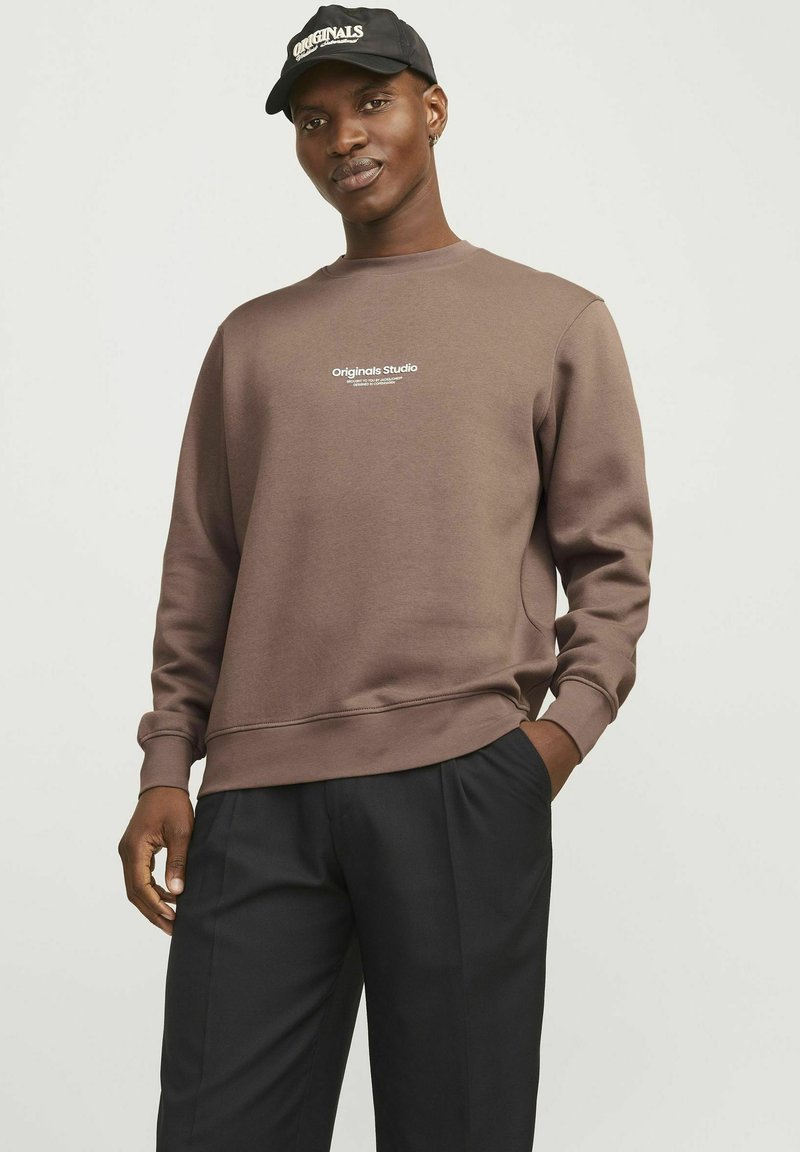 Jack & Jones JORVESTERBRO CREW NECK - Sudadera - deep taupe