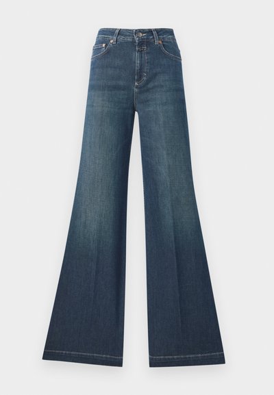 Blugi evazați de culoare albastră închisă cu talie înaltă, fabricați din denim, având un sistem de închidere cu nasture și cusături contrastante de-a lungul cusăturilor.