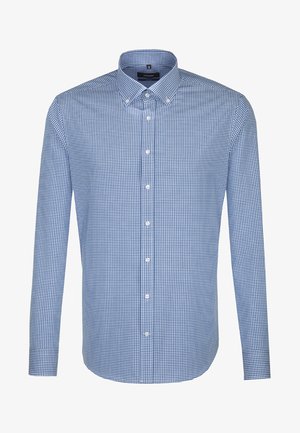 Langarm-Hemd mit Knopfverschluss im blau-weißen Karomuster; aus Baumwollstoff, mit Kragen und Knöpfen sowie einer einzigen Brusttasche.