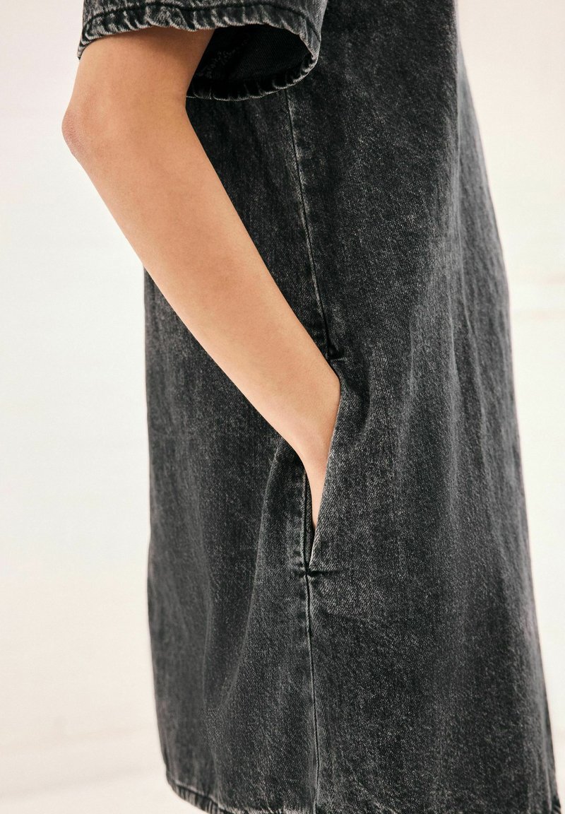 Next SHORT SLEEVE - REGULAR FIT - Vestido vaquero - washed black