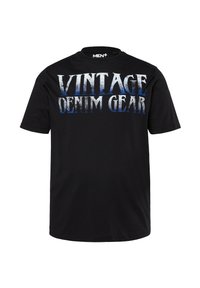 Camiseta de algodón negra de manga corta, que presenta un gráfico desgastado en azul y blanco que dice "VINTAGE DENIM GEAR" en el frente.