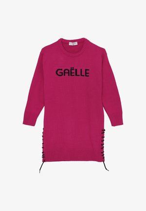 Abito maglione fucsia con testo nero "GAËLLE", scollo e polsini a costine, dettagli in pizzo laterali con lacci neri per una vestibilità regolabile.