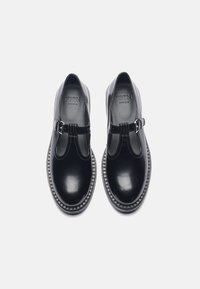 Zign Studio Slip-ons - black